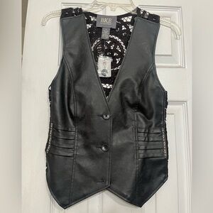 Buckle BKE Vest Size Small